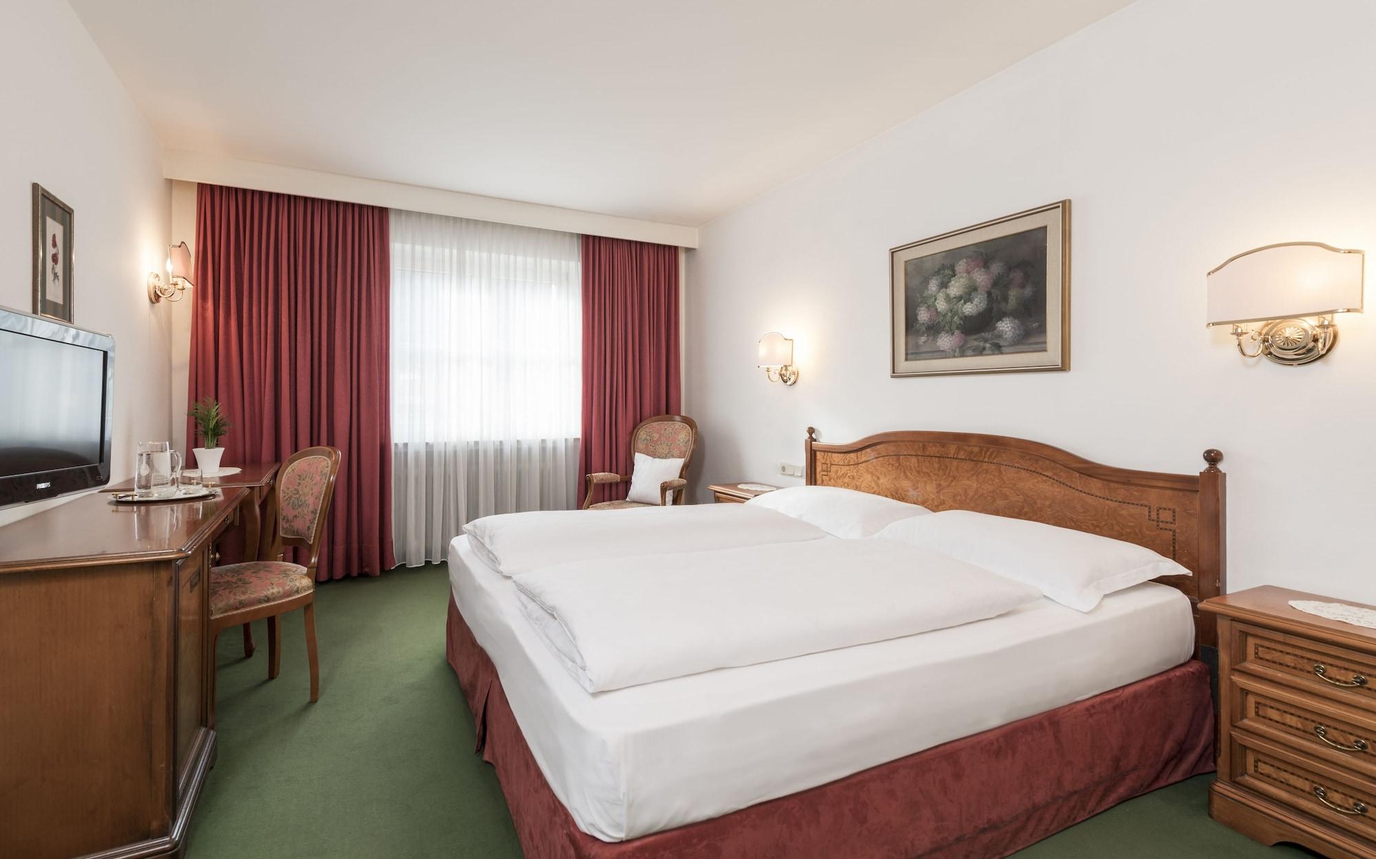 Hotel Gruener Baum Bressanone Eksteriør billede