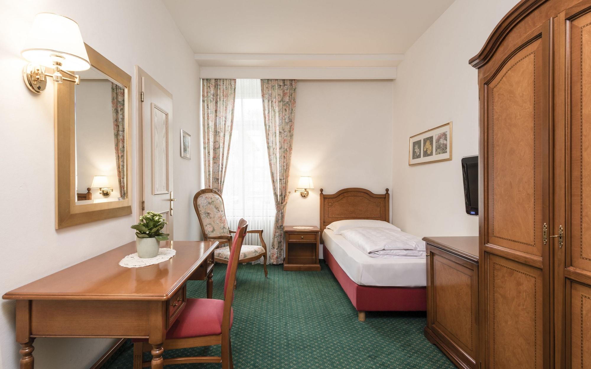 Hotel Gruener Baum Bressanone Eksteriør billede