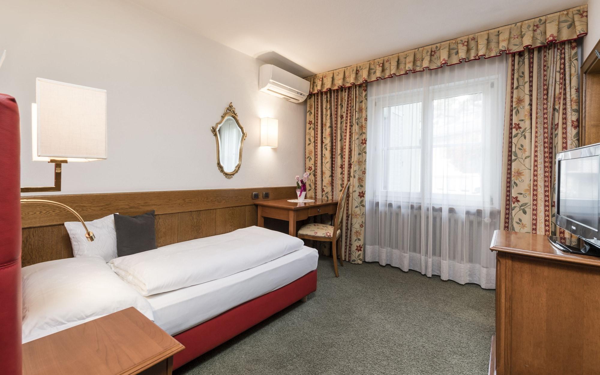 Hotel Gruener Baum Bressanone Eksteriør billede