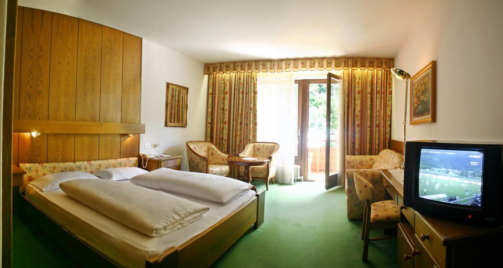 Hotel Gruener Baum Bressanone Eksteriør billede