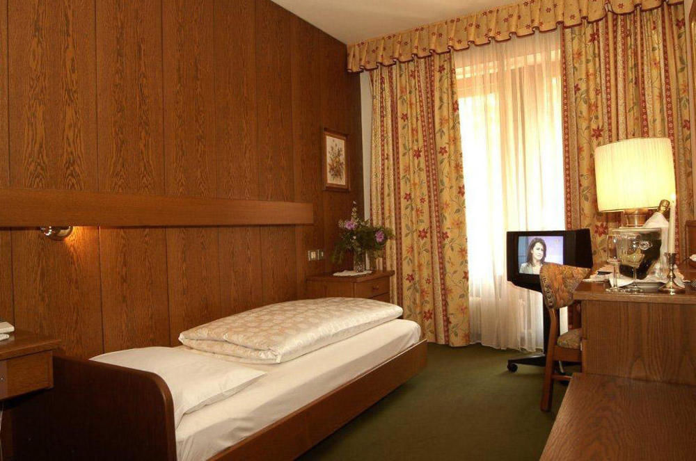 Hotel Gruener Baum Bressanone Eksteriør billede